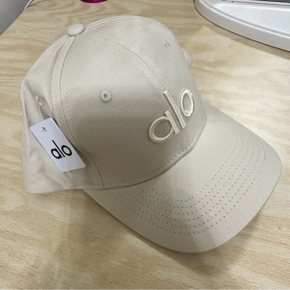 NEW SOLD OUT Alo yoga sand Off-Duty Cap - Picture 4 of 5